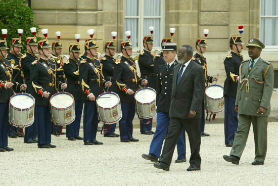 Arrivée au palais de l'Elysée du président de la République de Namibie, M.Sam NUJOMA